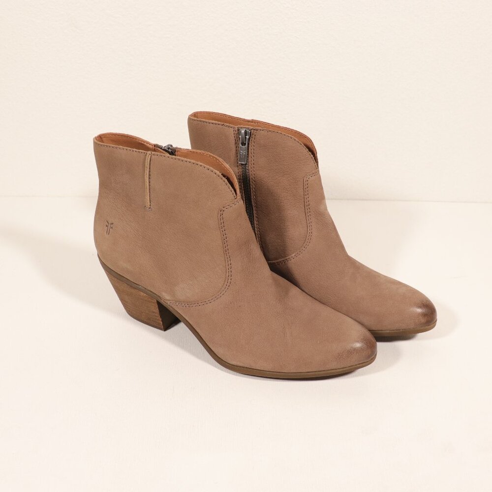 NWOT Frye Jennifer Booties Size 10 in Grey Brown Shade
